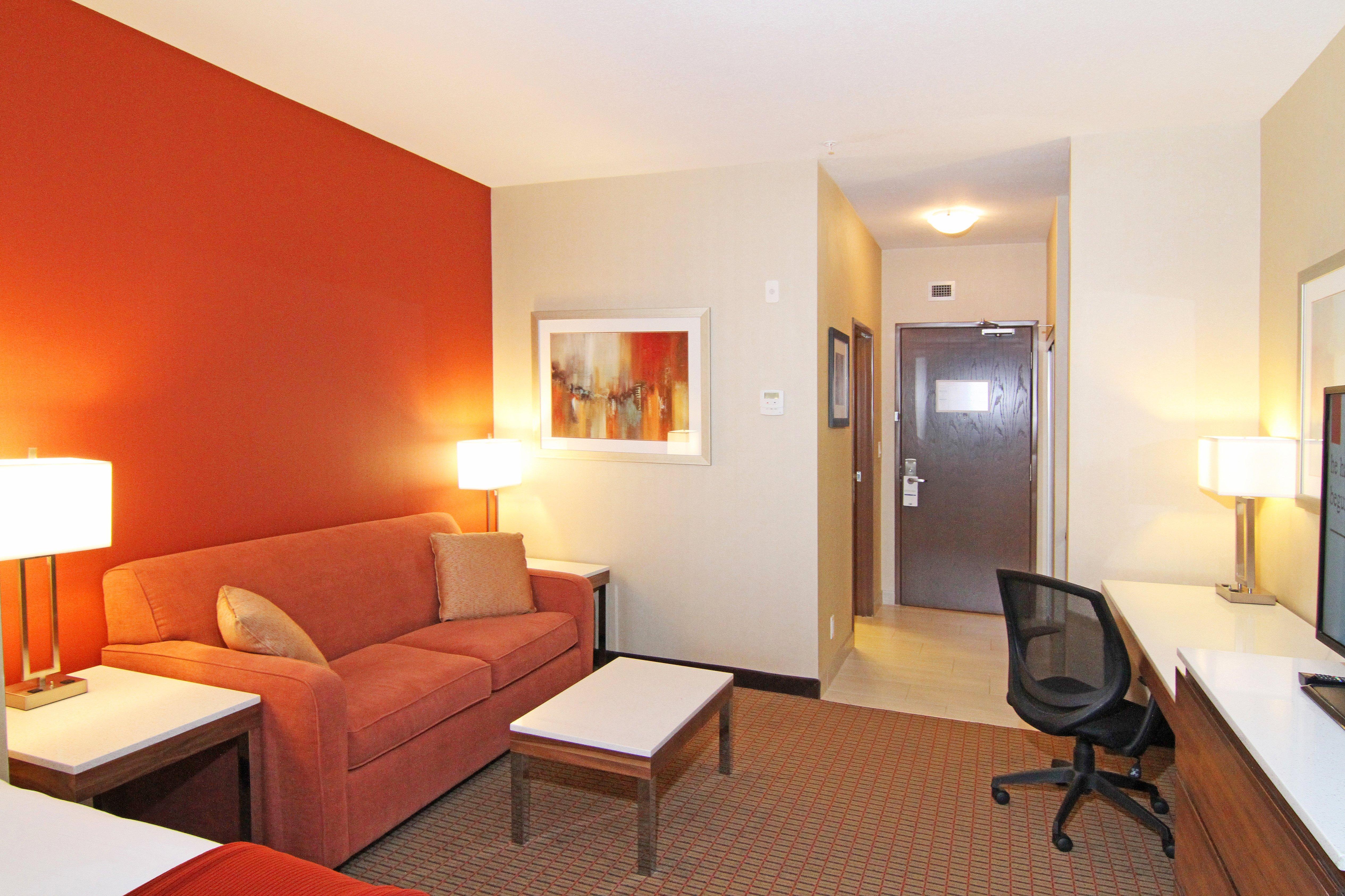Express And By Ihg 3*